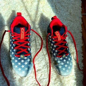 One pair of girls or boys 2.5Y cleats!